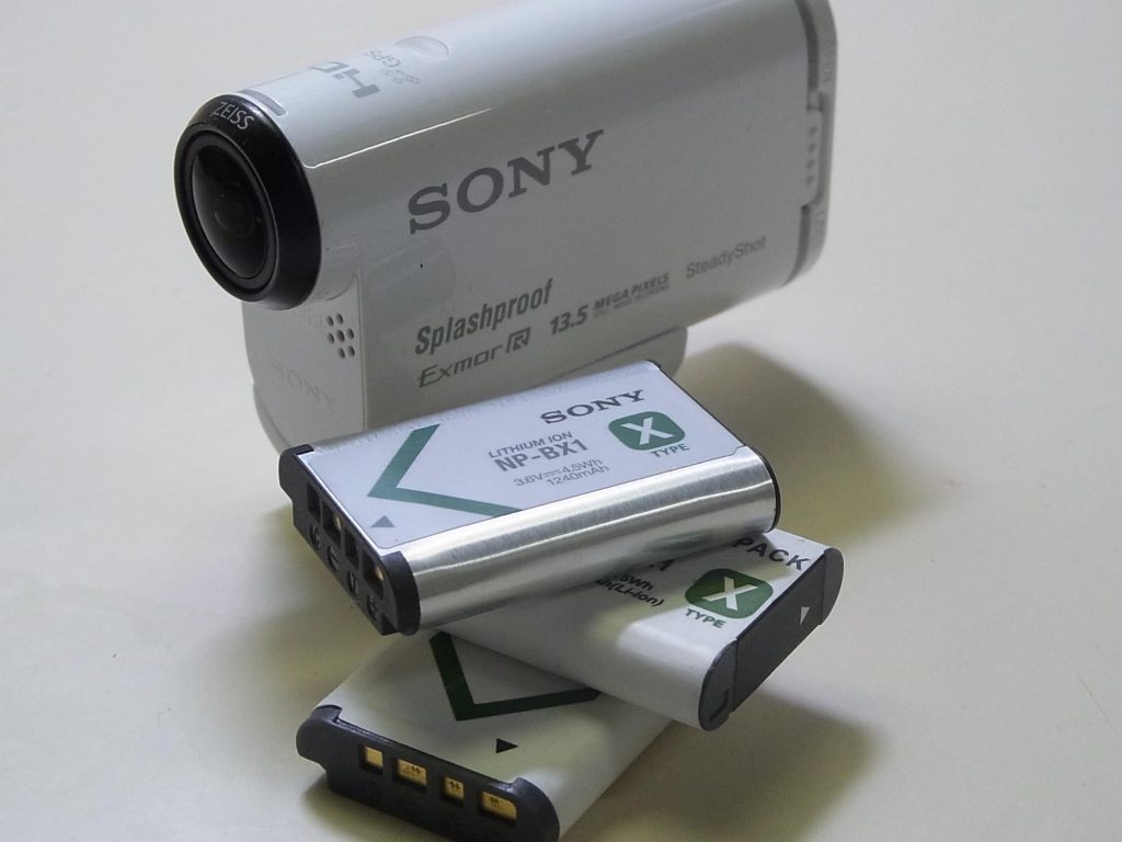 ソニーRX100シリーズとアクションカムのバッテリー『Type X』は併用可能。旅行の時とか便利かも