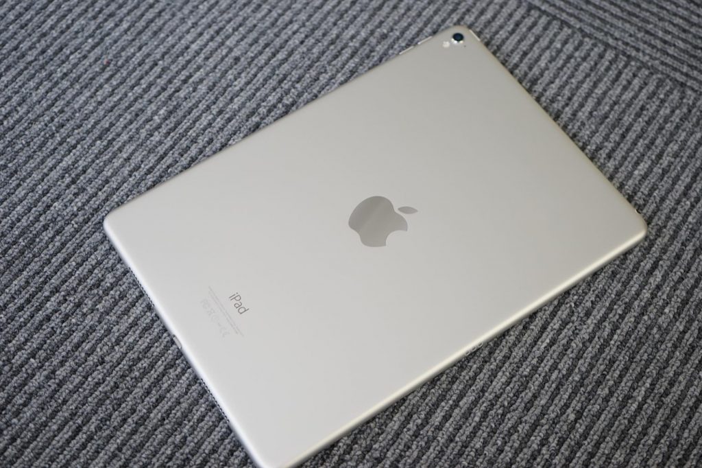 9.7 インチ iPad Pro はお金かかる！Apple Pencil などアクセサリ類もプロ価格