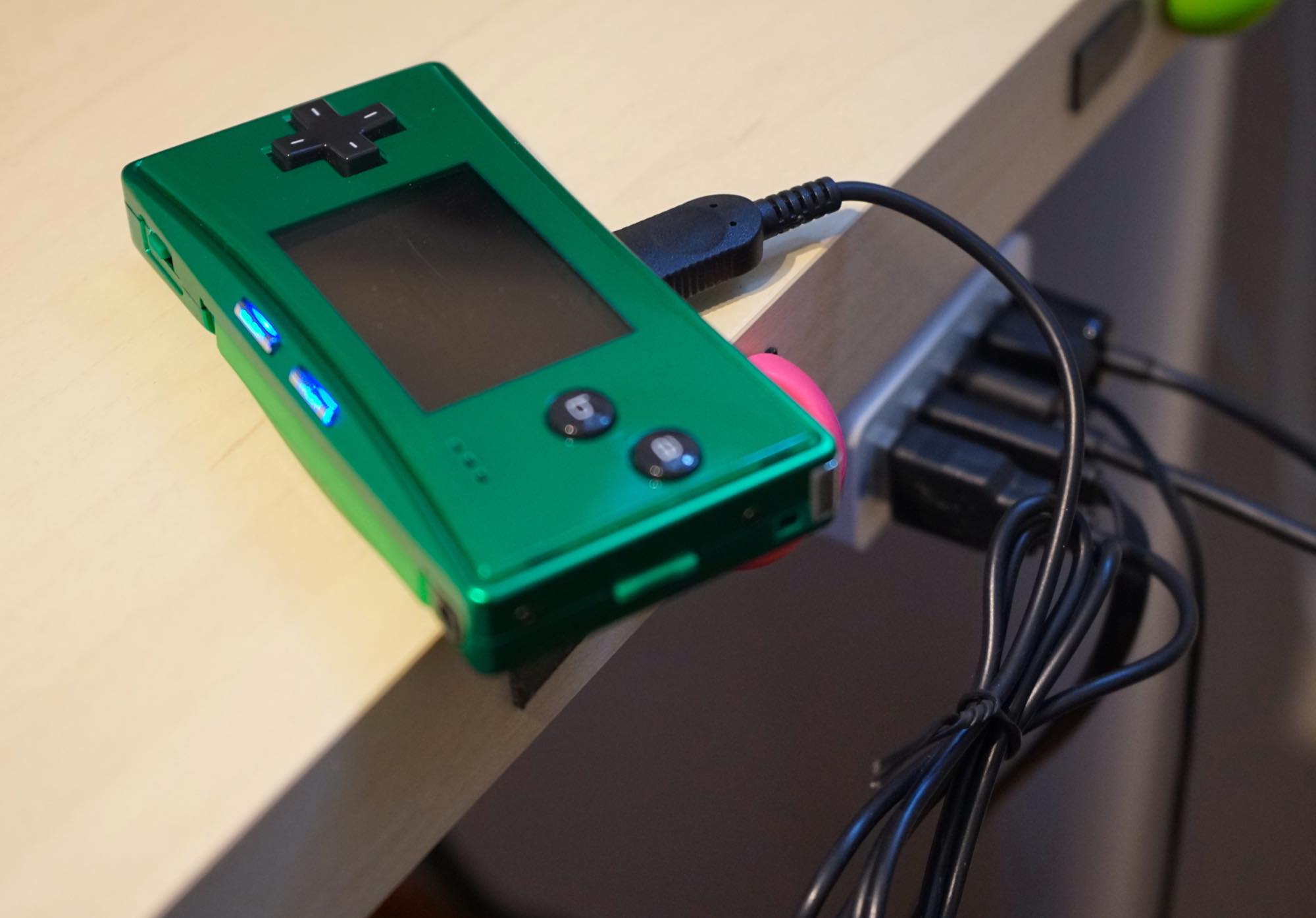ゲームボーイミクロのUSB充電ケーブルレビュー。モバイルバッテリーからも充電可能に