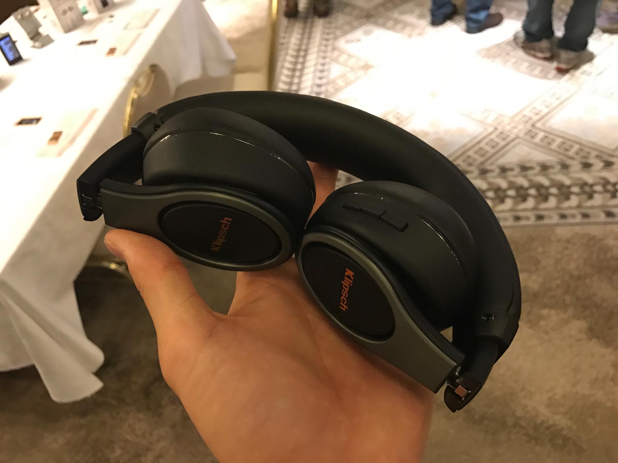 Klipsch の Bluetooth ヘッドホン「Reference On-Ear / Over-Ear