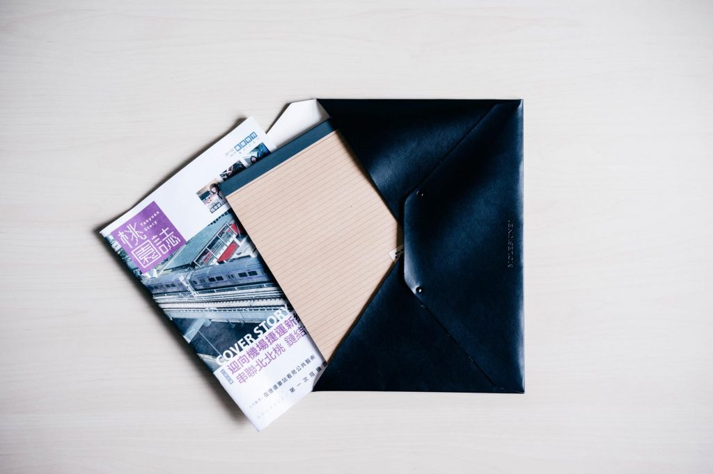 シンプル、ミニマル。モレスキンの「エンベロープ」を 12インチ MacBook / Pro の収納ケースとして使う