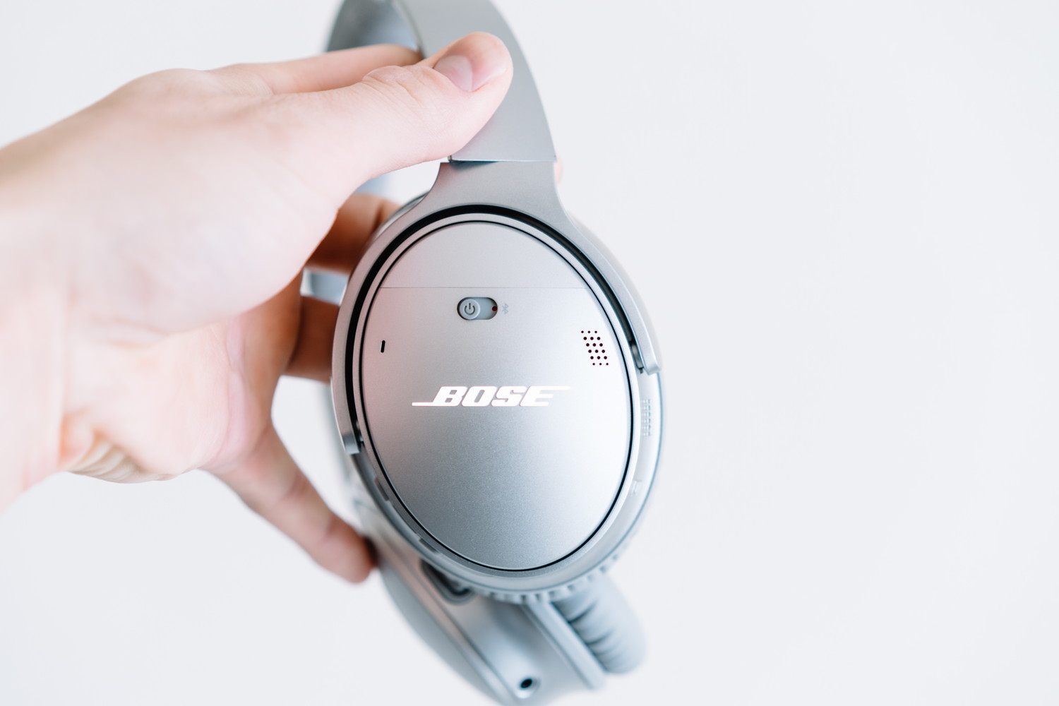 Bose のノイズキャンセリングヘッドホン『QuietComfort 35 wireless headphones II』のイヤーカップ