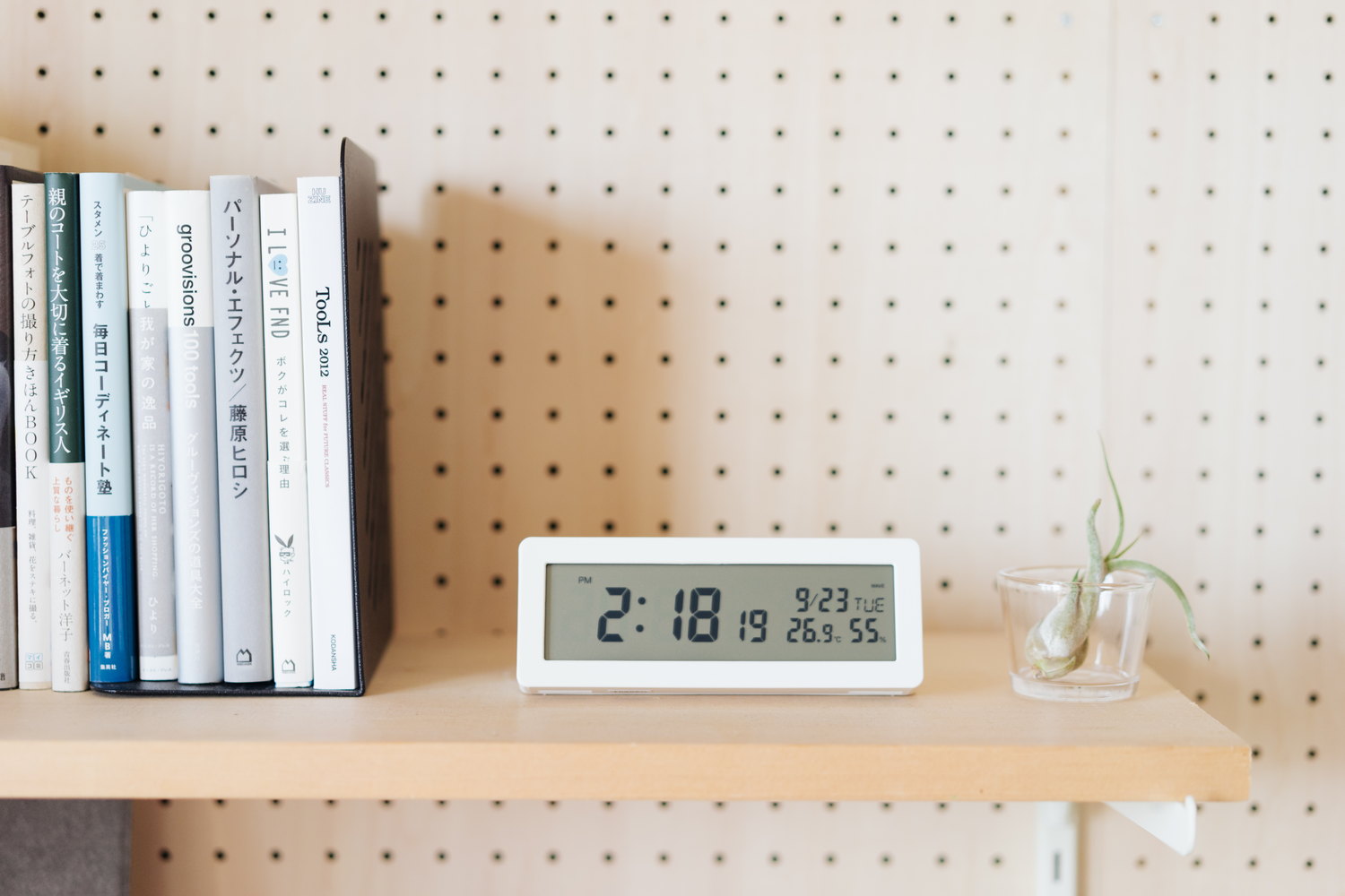 置き時計のある暮らし。シンプルで無駄のない無印良品の『デジタル電波時計』 | トバログ
